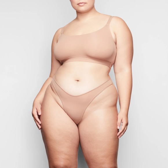 Fits Everybody Dipped Front Thong - Picture 5 of 8